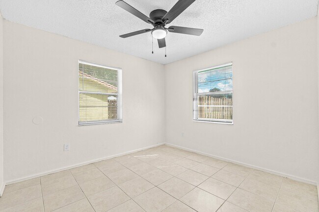 Building Photo - 4869 Gulfstream Rd