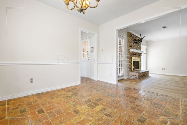Building Photo - Spacious 4BR/2.5BA West Mobile Home – Room to Grow in a Convenient Location!