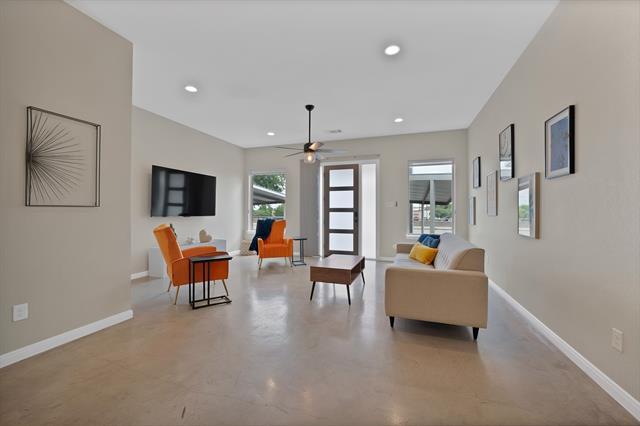 Building Photo - 4635 Calmont Ave