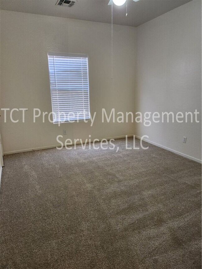 Building Photo - 3 Bedroom/2 Bath Phoenix Home Close to I-10 and 101