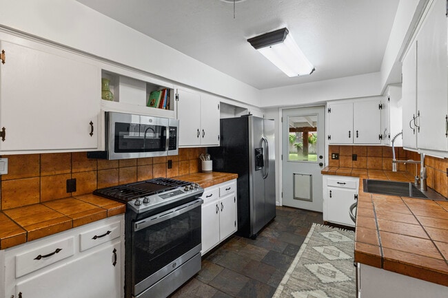 Building Photo - 1404 Bluebonnet Trail