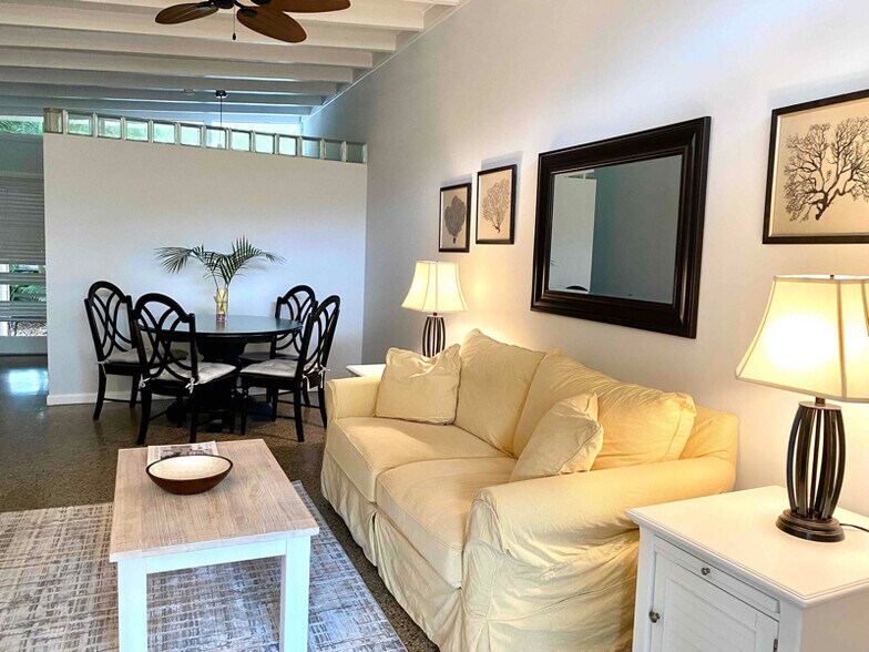 Building Photo - 720 Lantana Ln