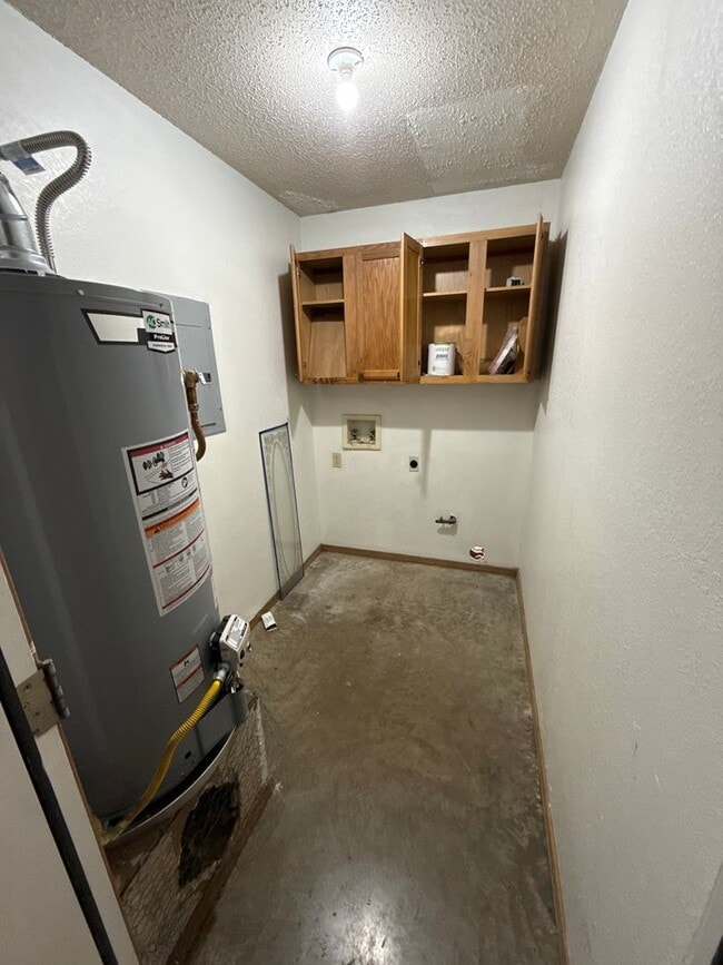 Building Photo - 1002 E 22nd St