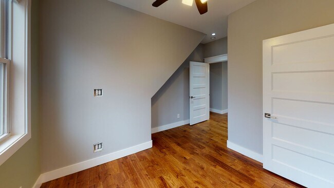 Building Photo - $1685 per Bedroom | 4BR in Fort Sanders Du...