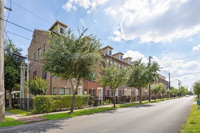 Building Photo - 2110 Shearn St