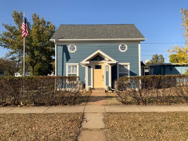 Building Photo - Charming Downtown House for Rent