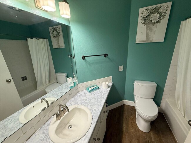 Building Photo - 2 Bedroom 2 Bathroom Plus Amenities!