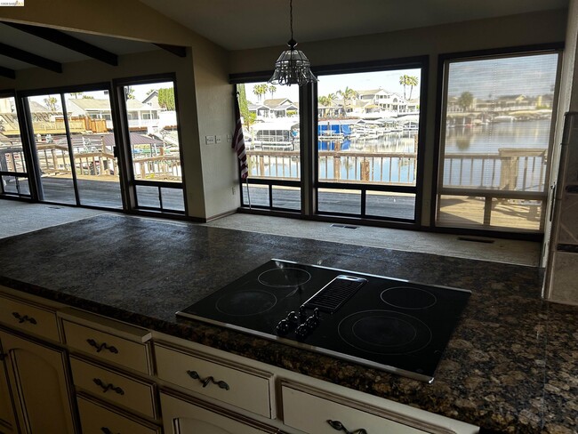 Building Photo - 5593 Drakes Dr