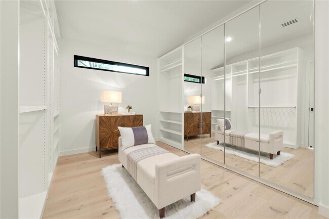 Building Photo - 620 Bermuda St