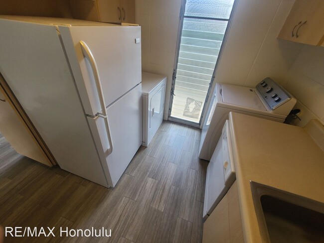 Building Photo - 2 br, 1 bath House - 95-273 Waikalani Dr #...