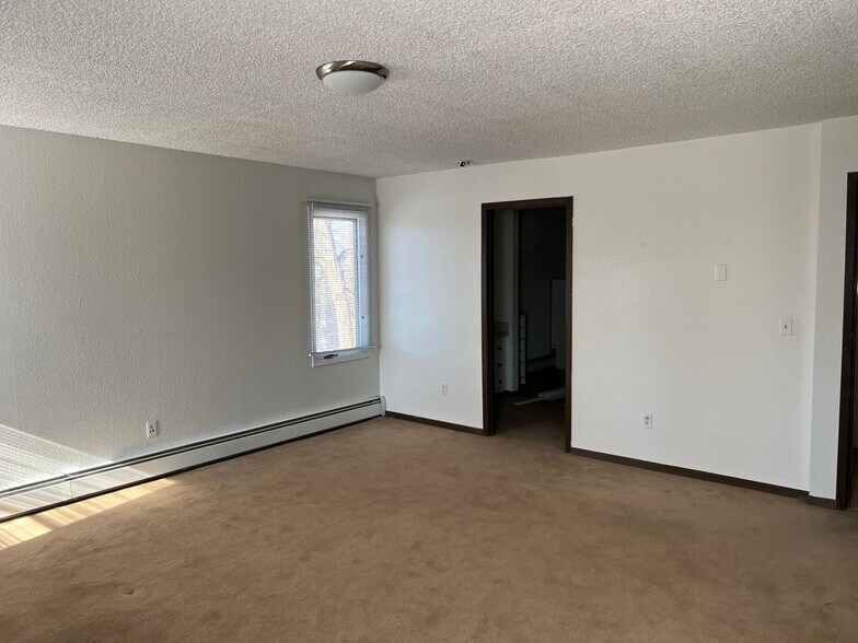 Building Photo - 1701 Roosevelt Dr
