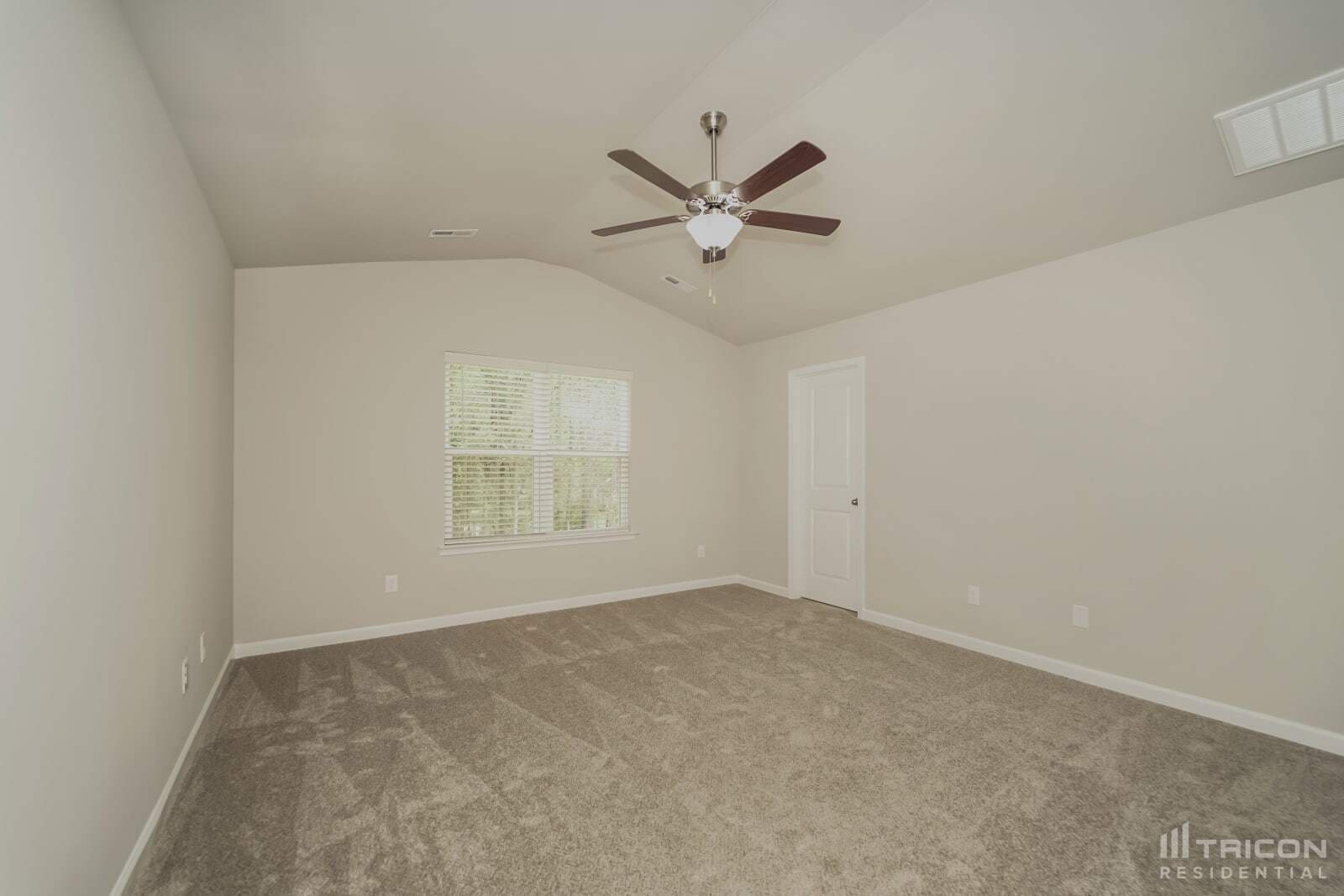 Building Photo - 221 Spring Knoll Dr