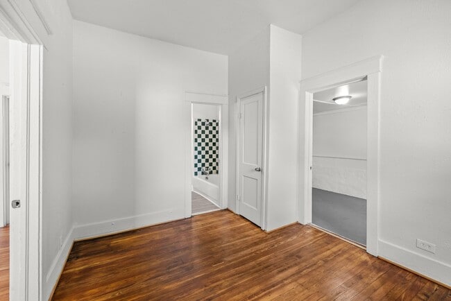 Building Photo - 1520 34th Ave N
