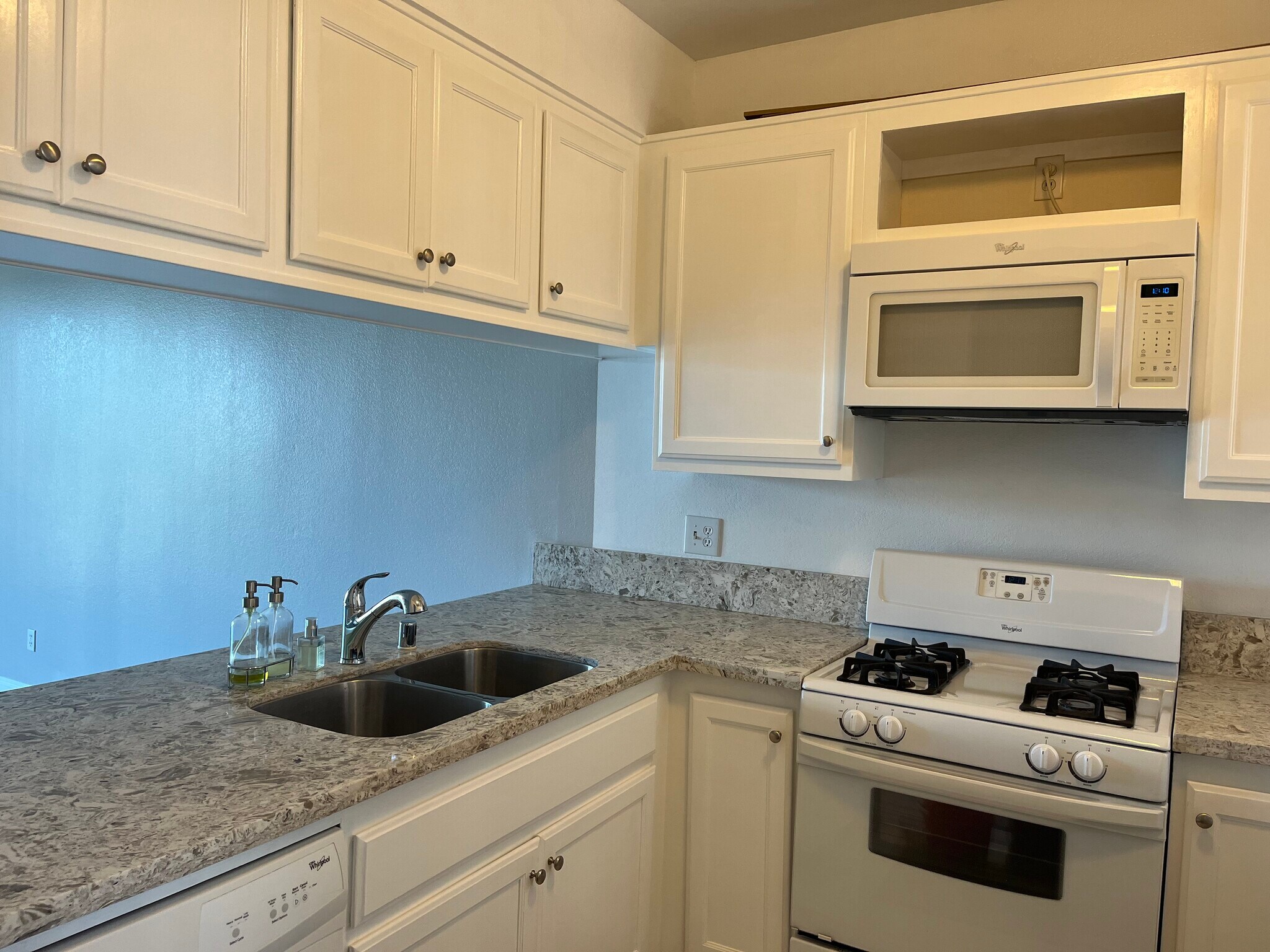 Building Photo - 555 Maine Ave