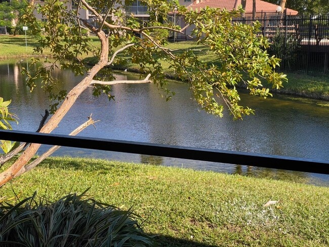 Building Photo - 9973 Three Lakes Cir