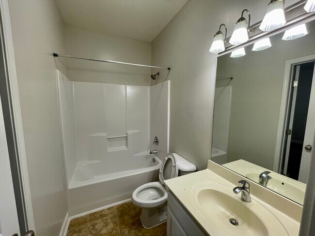 Building Photo - 1047 McKenna Dr