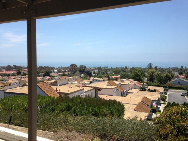 Building Photo - Single level 2-bedroom 2-bath home in private community of Ocean Hills