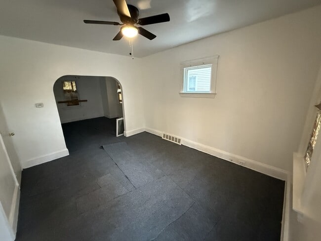 Building Photo - 2840 E 122nd St