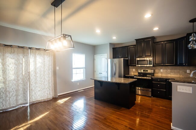 Building Photo - Exceptional 3-bedroom, 2.5-bathroom townhouse in the sought after community of The Villages at Cr...