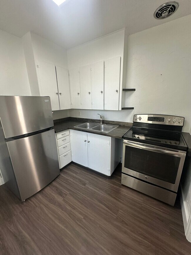 Building Photo - 113 N 6th St