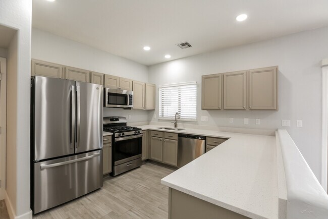 Building Photo - 1711 E Megan Dr