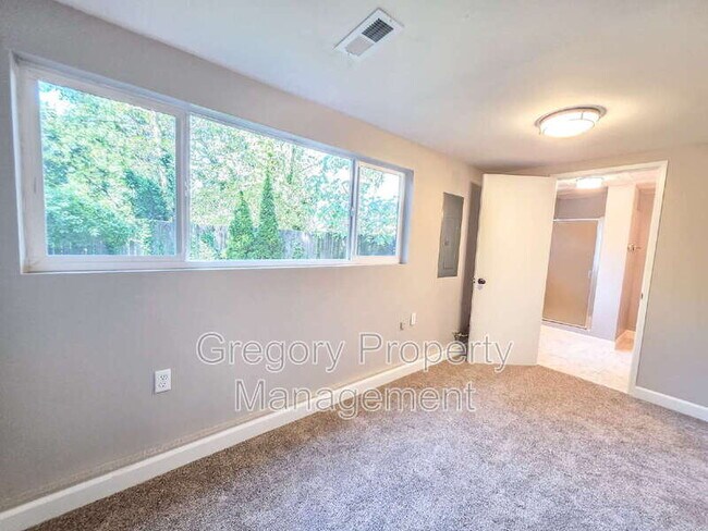 Building Photo - 15506 Juanita Dr NE