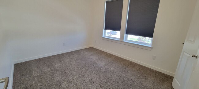 Building Photo - New and Wonderful 3 Bedroom Townhouse