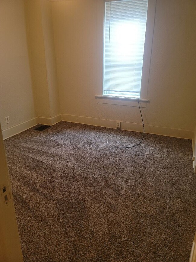 Building Photo - 1823-1825 Duplexes