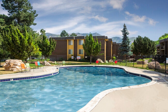 Building Photo - Country Woods