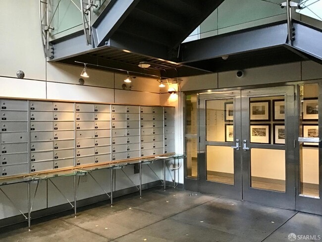 Building Photo - 650 Delancey St