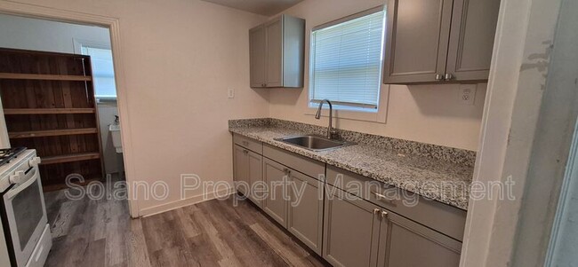 Building Photo - 460 N Washington St