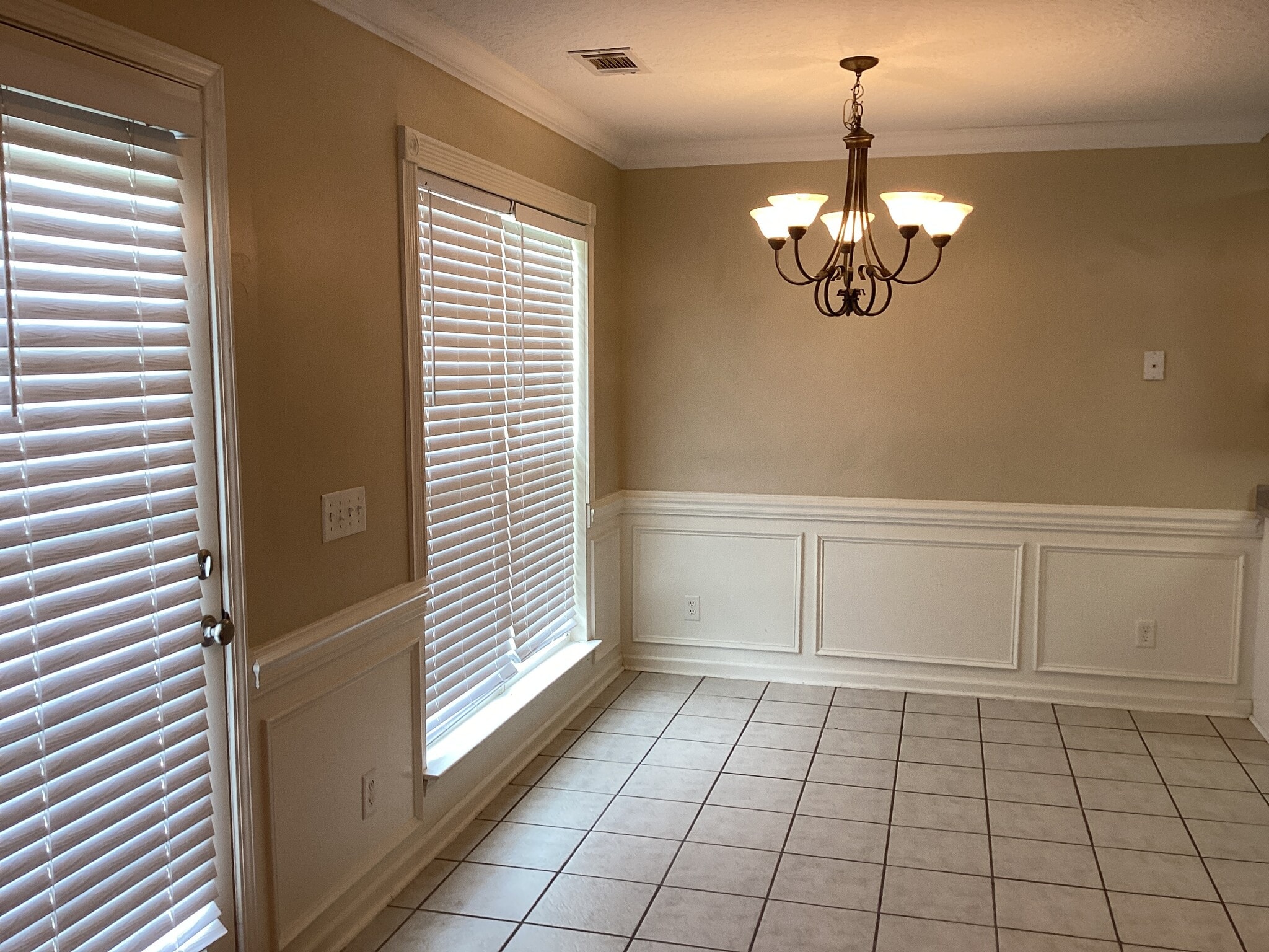 Building Photo - 515 Dresler Rd