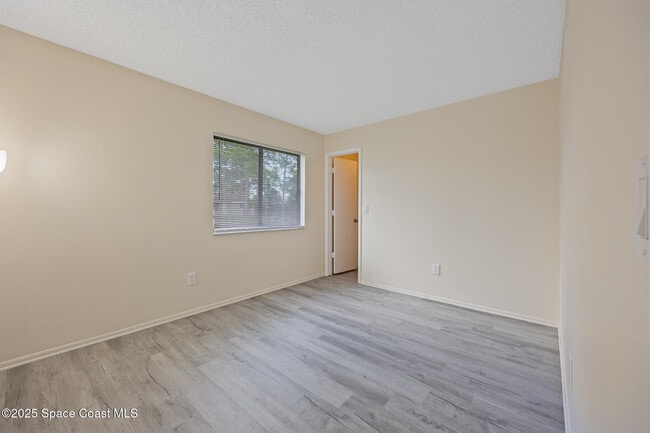 Building Photo - 1426 Leeward Ave SE