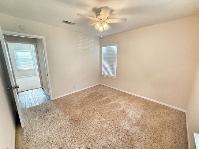 Building Photo - Charming 3-Bedroom Home with Spacious Layo...