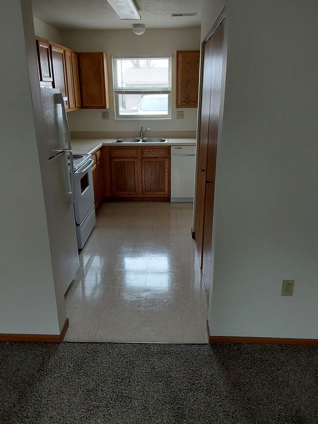 Primary Photo - 2 BR 50% Glenn View