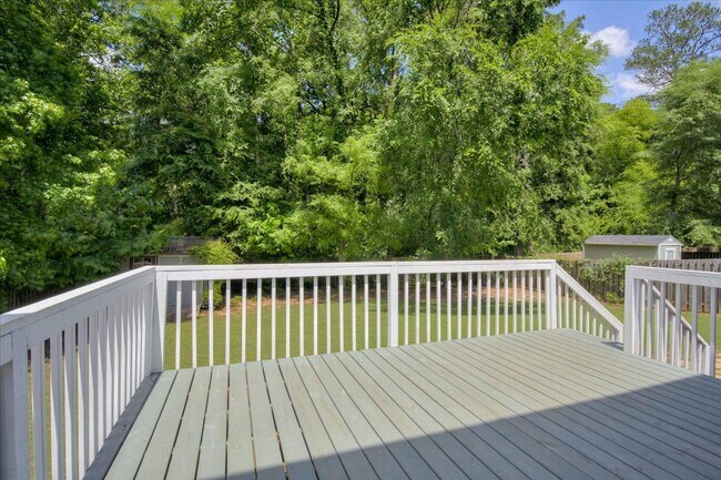 Building Photo - 4122 Chastain Dr