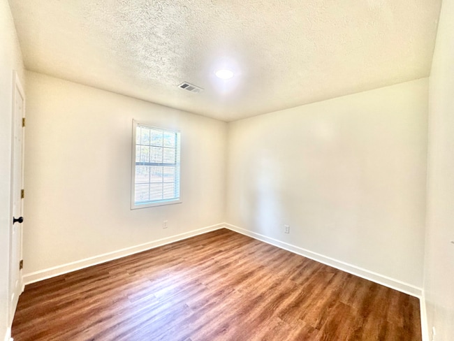 Building Photo - 992 Buck Egger Rd