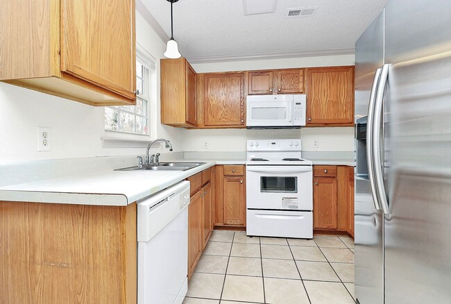 Building Photo - Updated 3 bed 2 bath near National Whitewater Center and CLT airport!