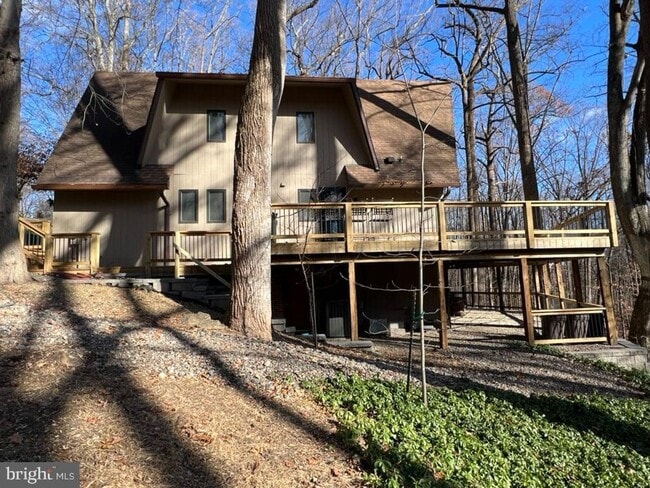 Building Photo - Beautiful 3bd 3bth contemporary A-framed home in the prestigious Eagle's Nest community.