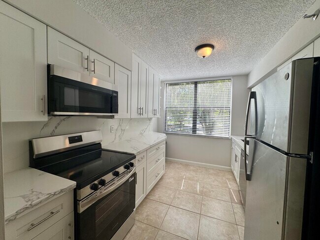 Building Photo - 955 Egret Cir