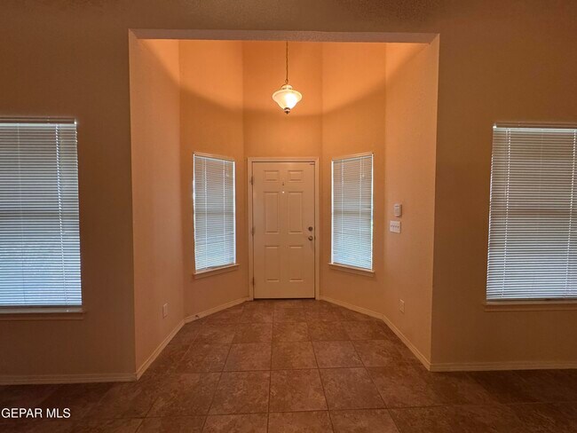 Building Photo - 6700 Hermoso Del Sol Dr