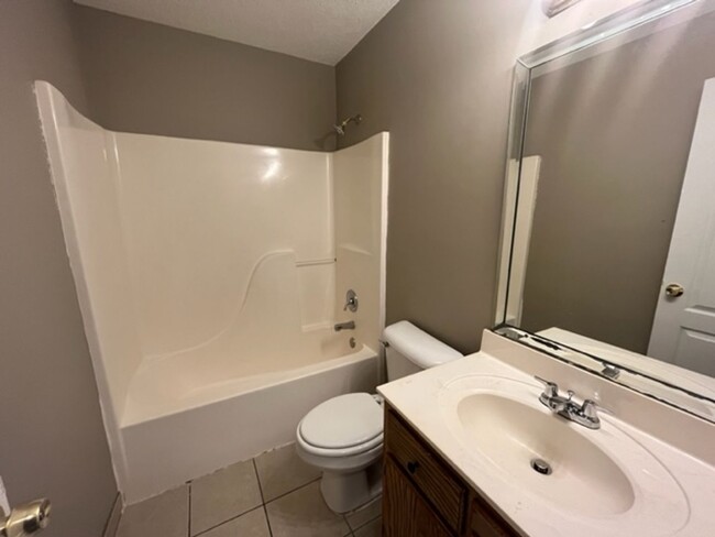 Building Photo - Renovated 3 Bedroom 2 Bath Townhouse for R...