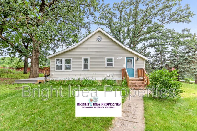 Building Photo - 2755 Woodbury Dr