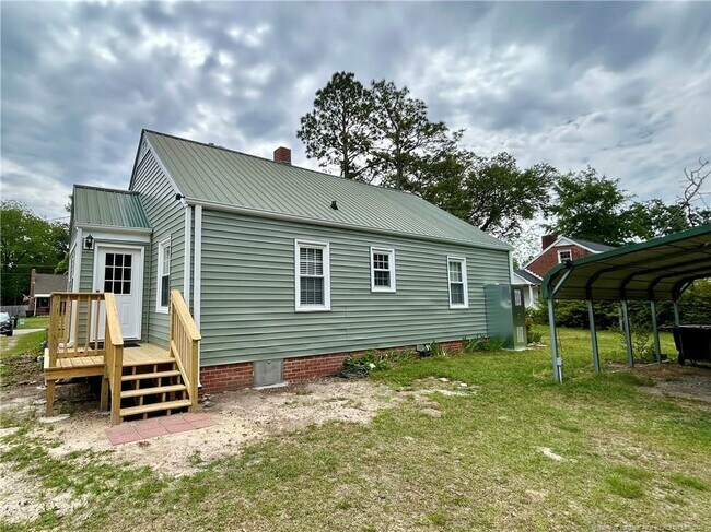 Building Photo - 211 N Roberts St