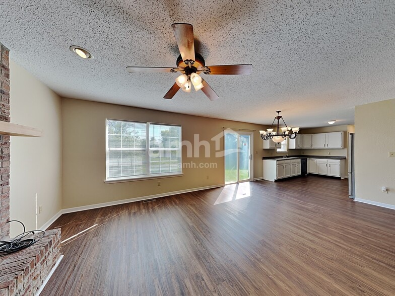 Building Photo - 143 E Pine Ridge Dr