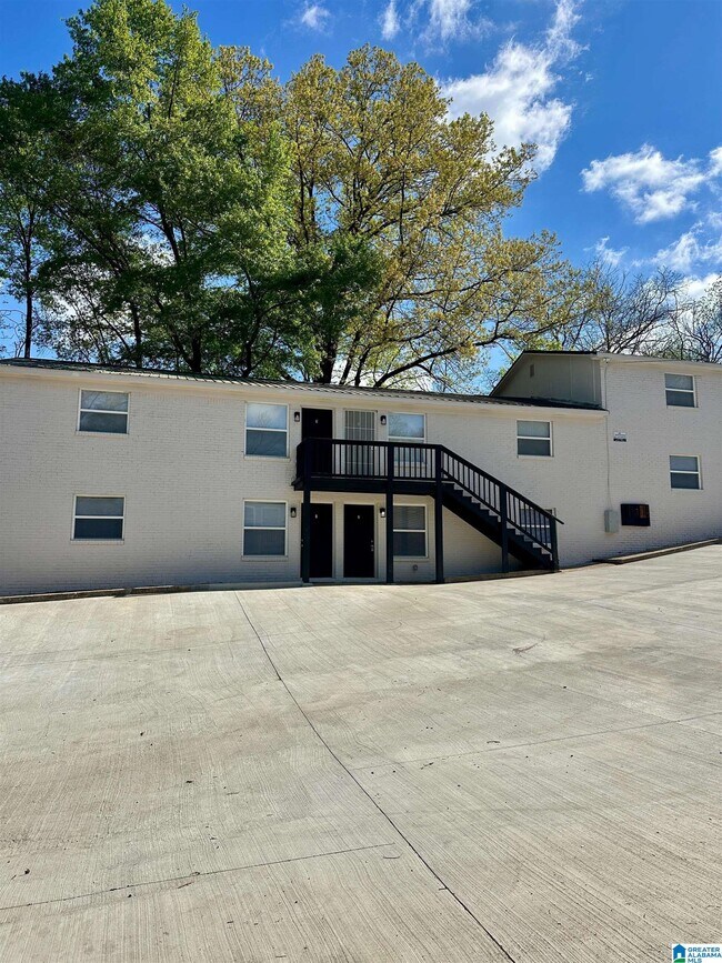 Building Photo - 1911 19th Ct N