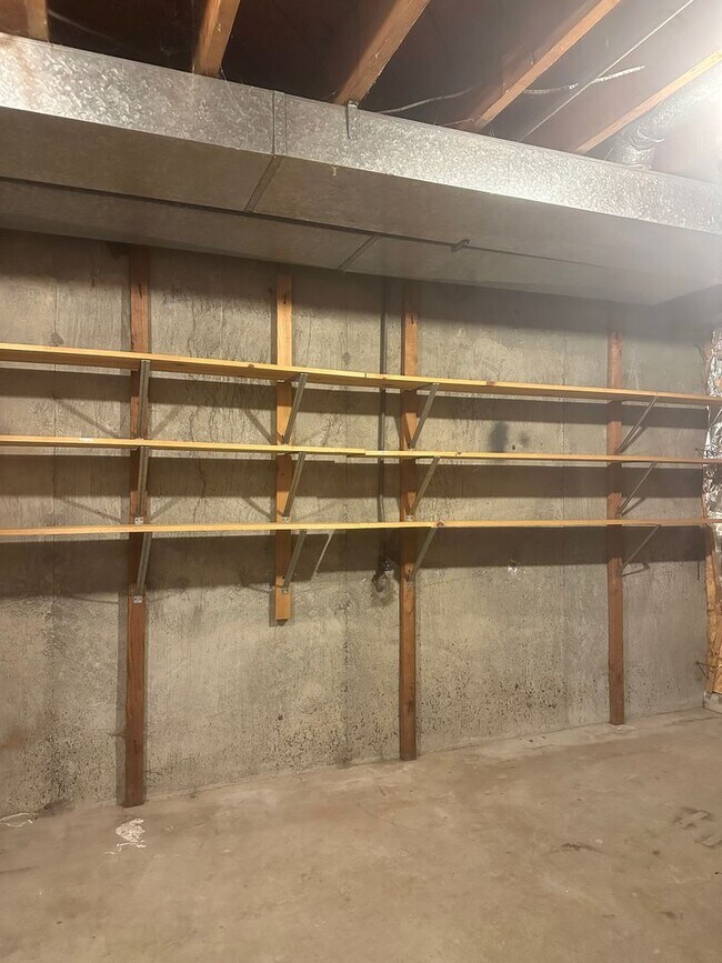 Building Photo - Updated 3-Bedroom Home with Deck & Garage in Mountlake Terrace!!!