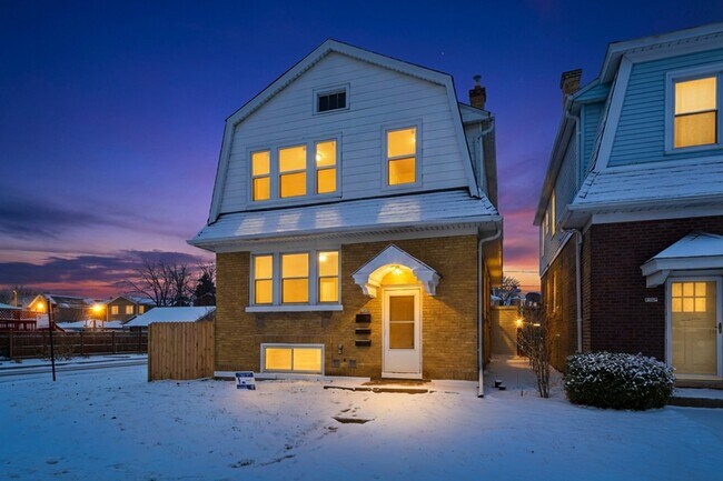 Building Photo - 5301 W Winona St