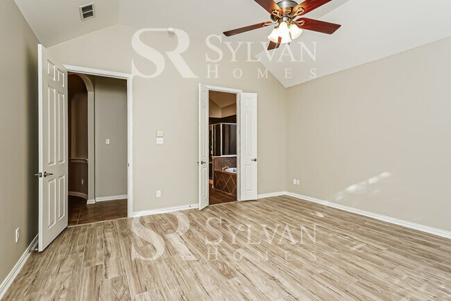 Building Photo - Gorgeous 4BR contemporary Home!