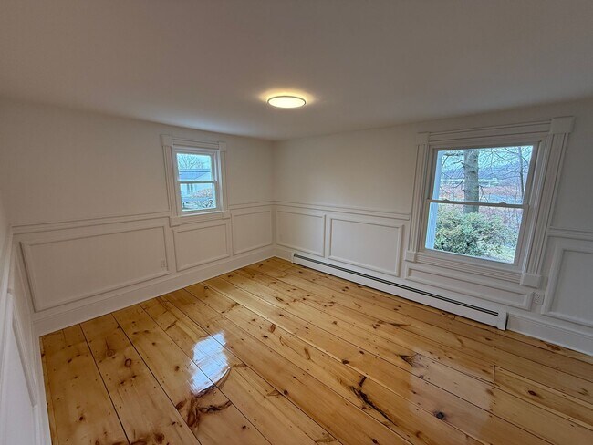 Building Photo - 17 N Maple St